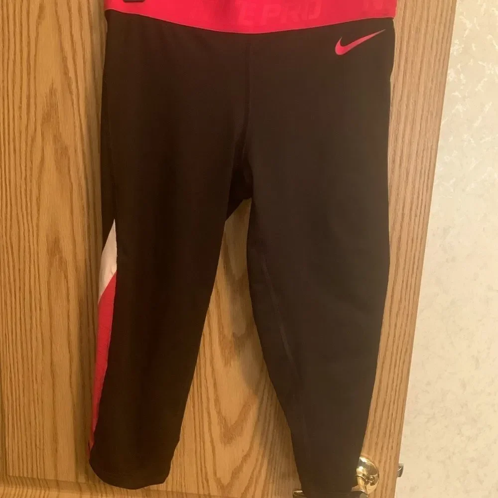 Women’s Nike leggings. Size medium.